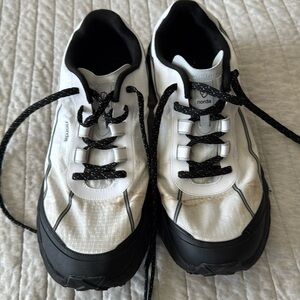 Norda 002 Trail Running Sneaker Alpine White - Men's size 11